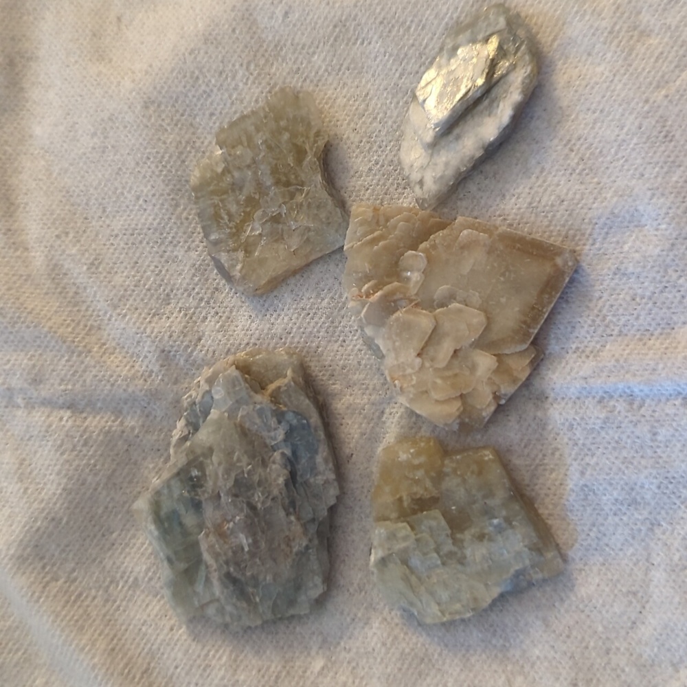 Barite raw crystals